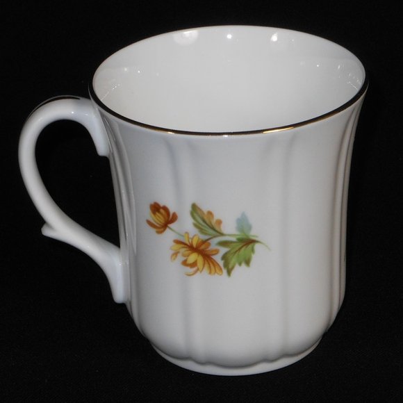 2 beautiful coffee mugs from Duchess monthly flower series - Picture 3 of 11